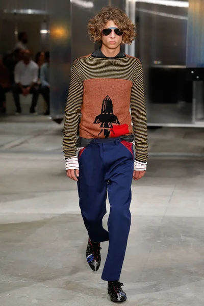 Look 15